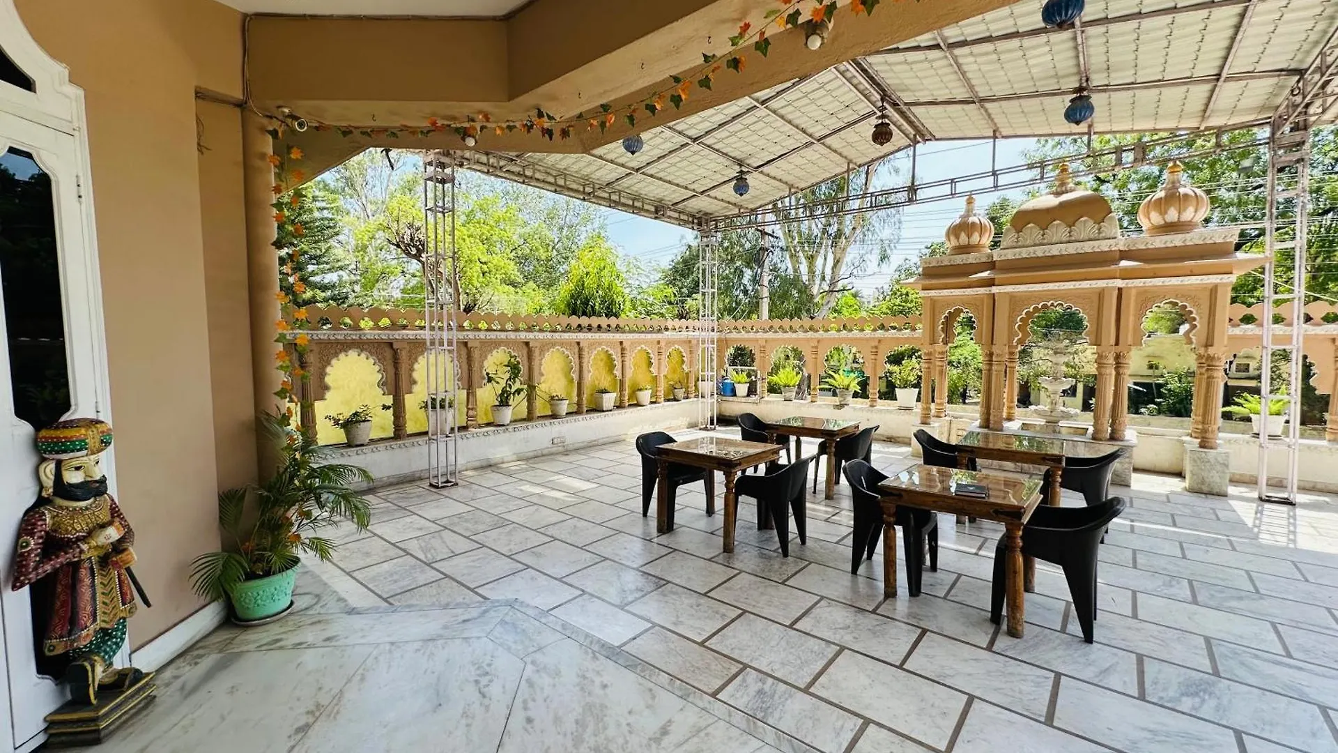 Empire Palace Hotel 3*, Udaipur