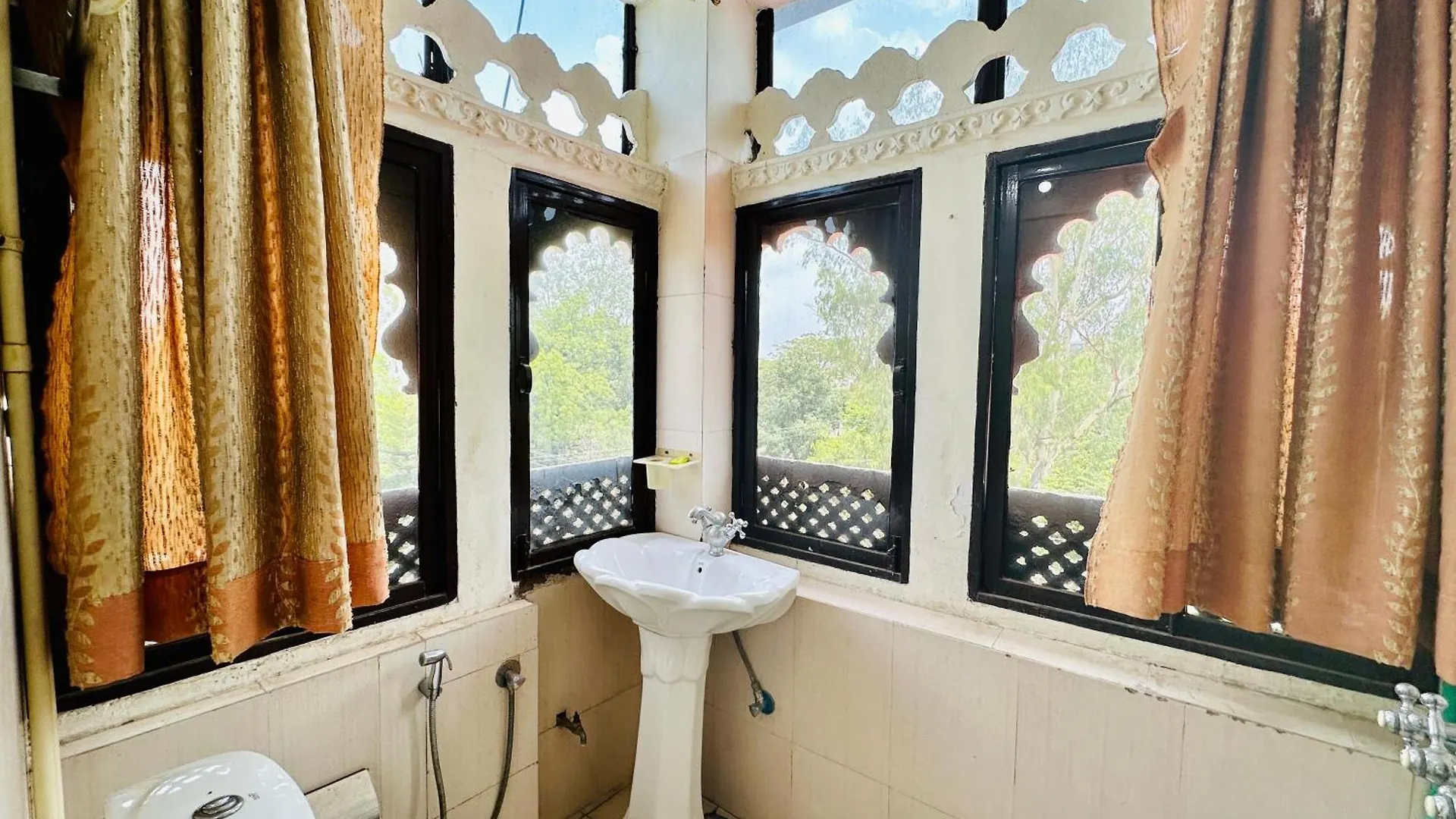 Empire Palace Hotel 3*, Udaipur