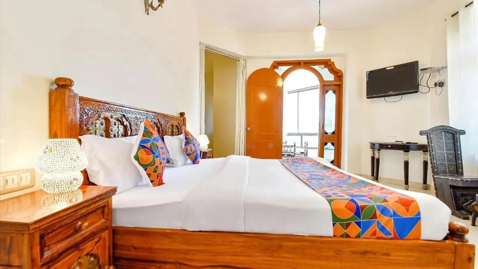 ***  Empire Palace Hotel India
