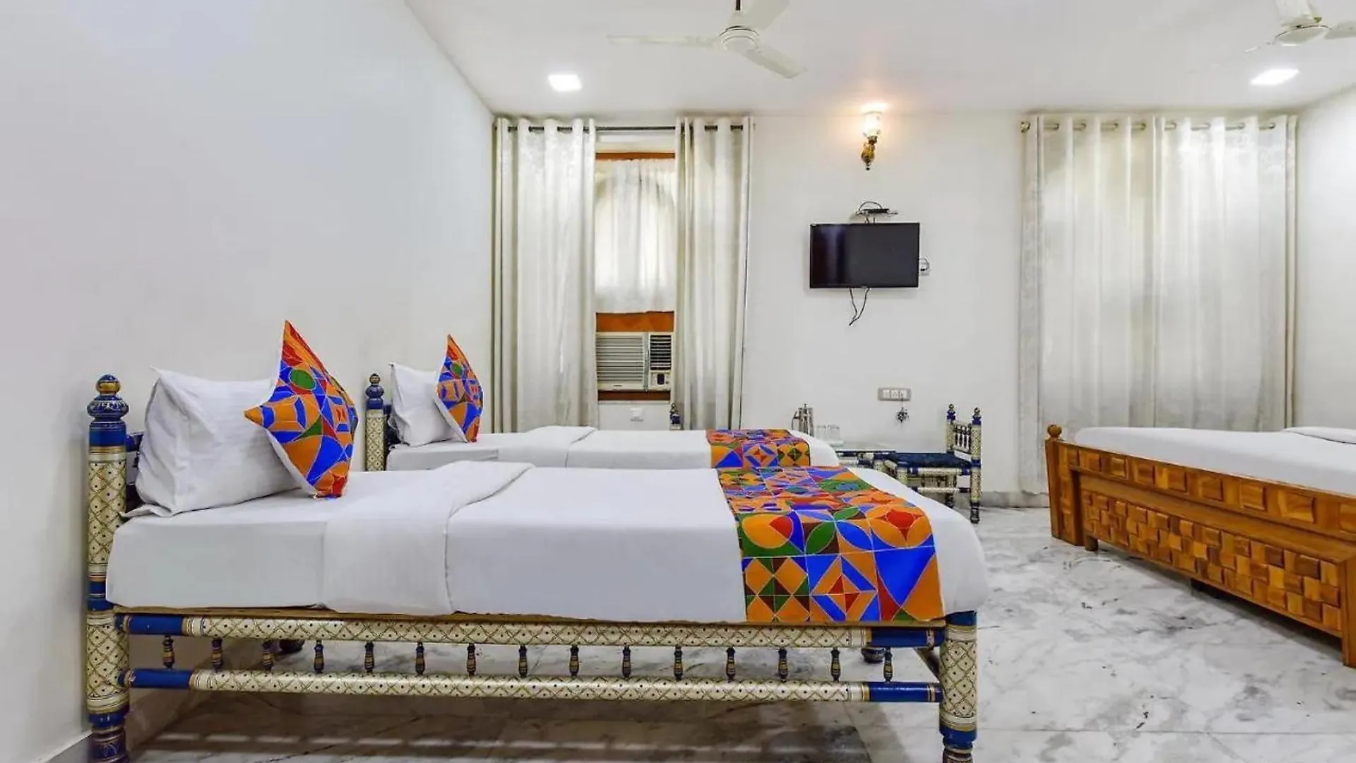 Empire Palace Hotel 3*, Udaipur